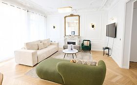 Champs Elysees!Montaigne, New Luxurious 6Pers Flat